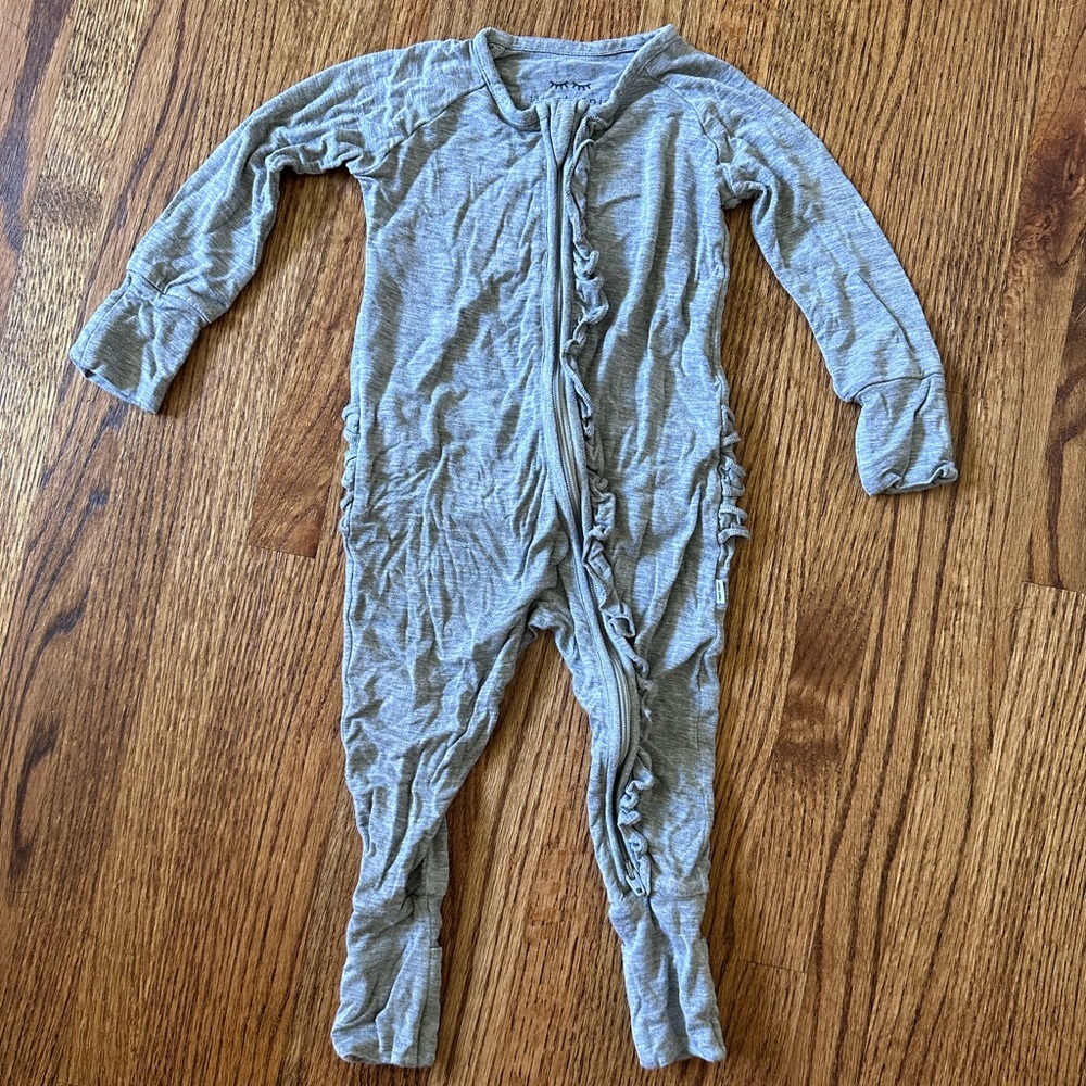 LITTLE SLEEPIES. Heather Gray ruffled zippy. EUC. 3-6m